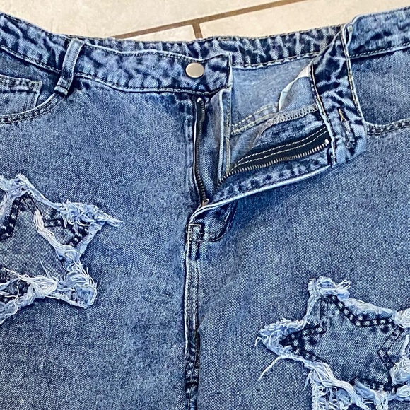 Light colored star patched Jeans - Picture 1 of 3